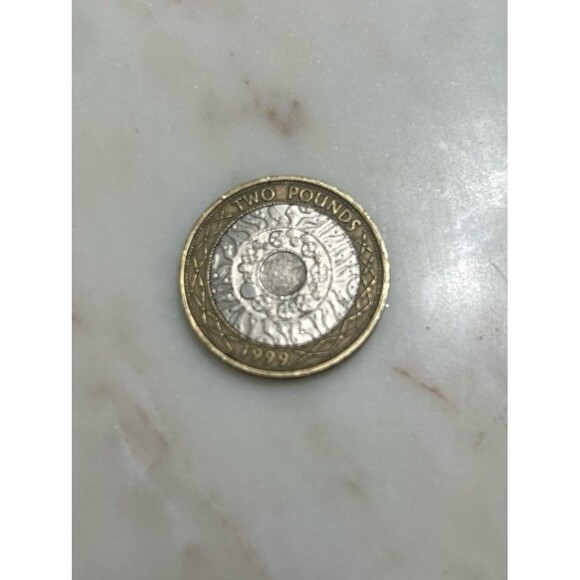 Two Pound Coin On The Shoulders of Giants - Picture 3 of 4